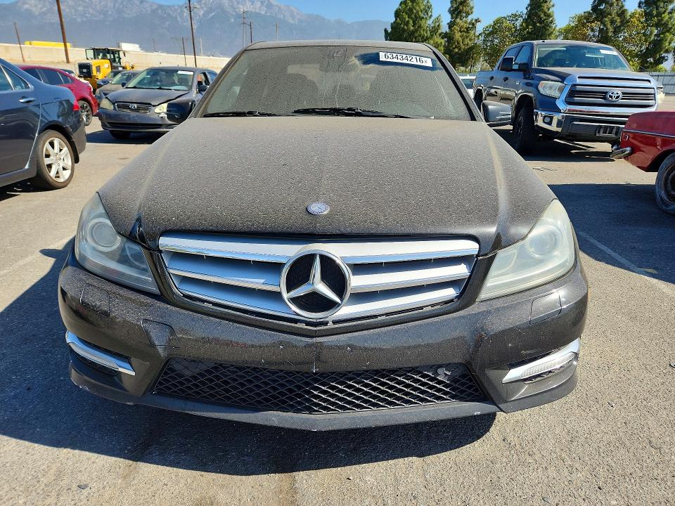 2013 Mercedes-benz C მანქანა იყიდება აუქციონზე, vin: WDDGF4HB3DR257896, აუქციონის ნომერი: 63434216