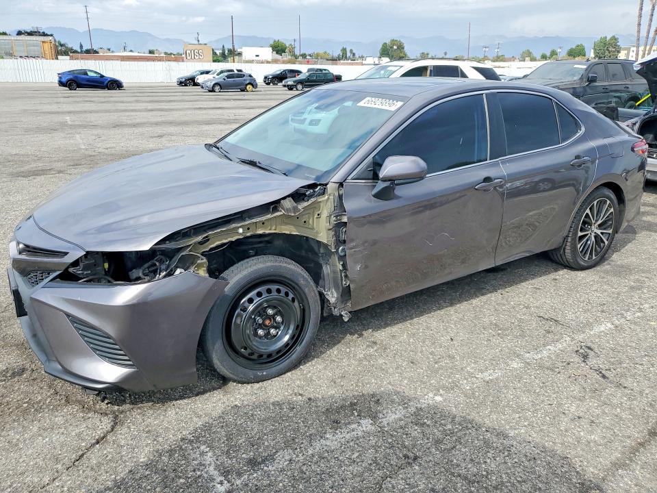 66929896 :رقم المزاد ، 4T1B11HK4JU081320 vin ، 2018 Toyota Camry مزاد بيع