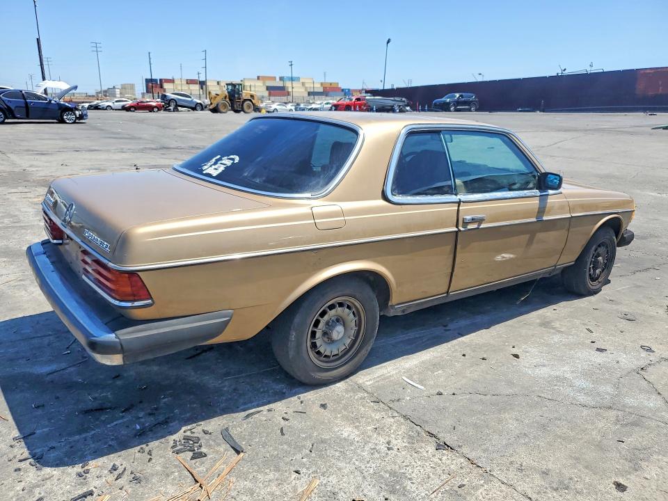 67355296 :رقم المزاد ، WDBAB53AXDB003870 vin ، 1983 Mercedes-benz 300 مزاد بيع