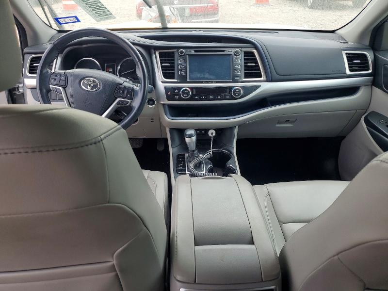 65960256 :رقم المزاد ، 5TDKZRFH2JS530386 vin ، 2018 Toyota Highlander مزاد بيع