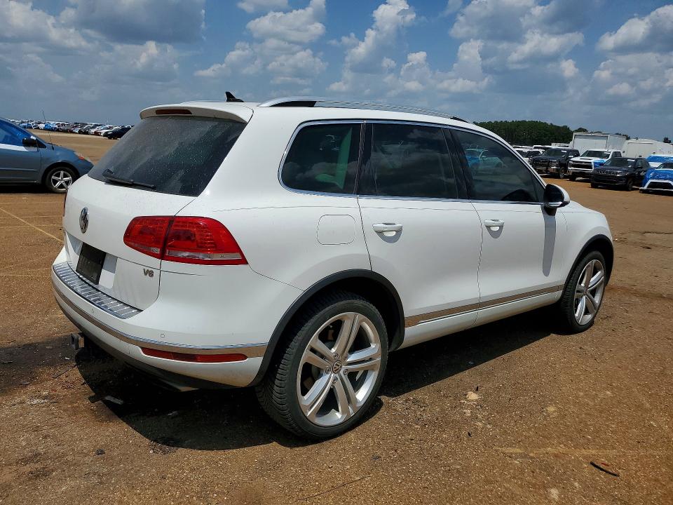 Продаж на аукціоні авто 2017 Volkswagen Touareg, vin: WVGGF7BP6HD005915, номер лоту: 63697076