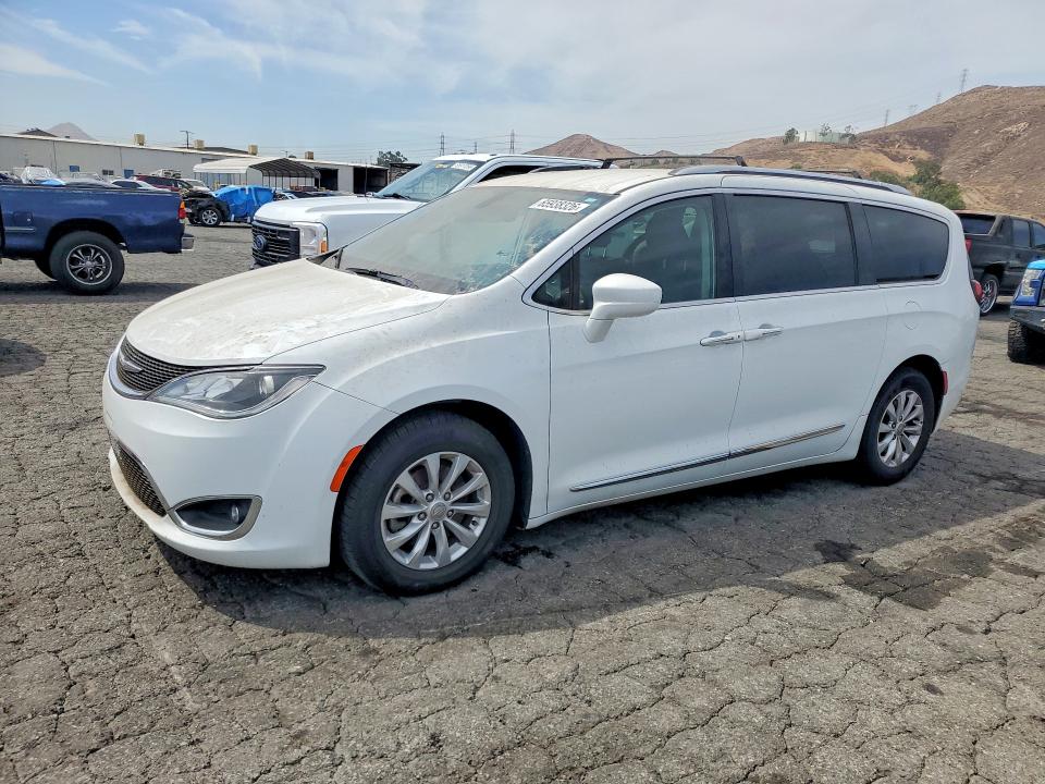 Продажа на аукционе авто 2018 Chrysler Pacifica, vin: 2C4RC1BGXJR110558, номер лота: 65938326