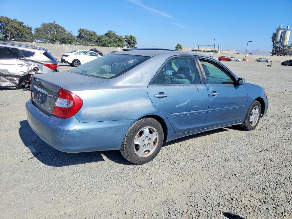 65051226 :رقم المزاد ، 4T1BF32K13U552400 vin ، 2003 Toyota Camry مزاد بيع