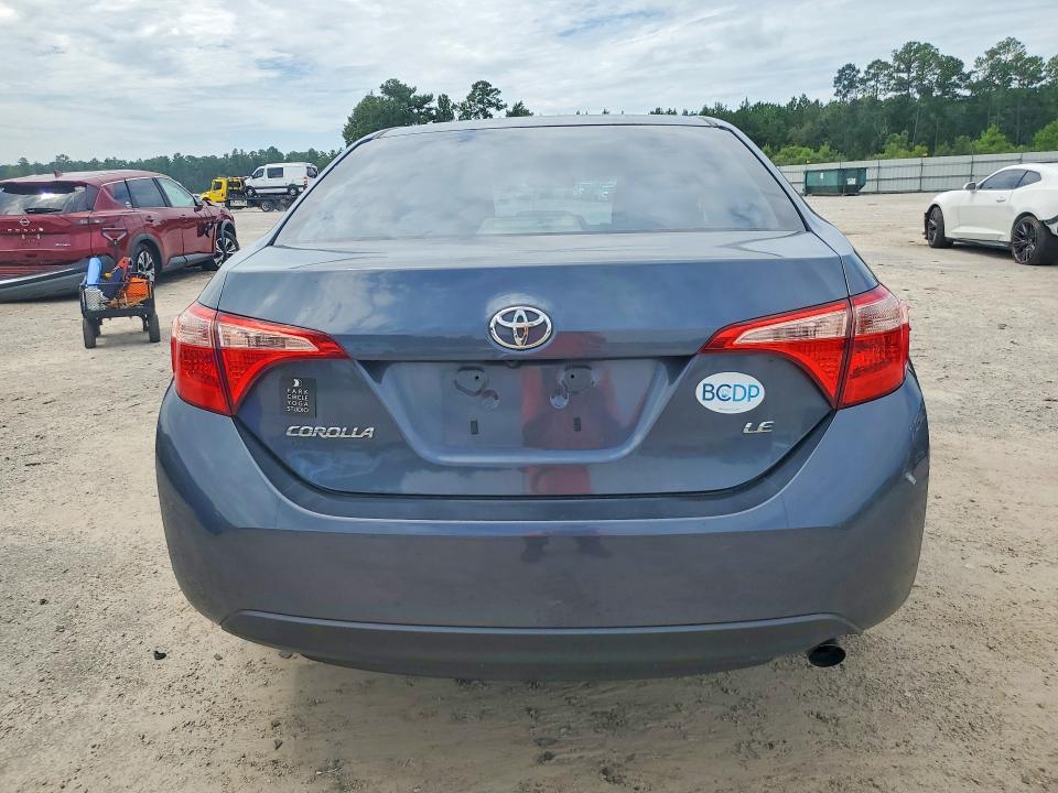 63547516 :رقم المزاد ، 5YFBURHE9JP852078 vin ، 2018 Toyota Corolla مزاد بيع