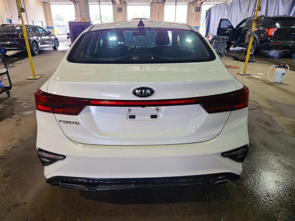 64313736 :رقم المزاد ، 3KPF24ADXME368339 vin ، 2021 Kia Forte مزاد بيع