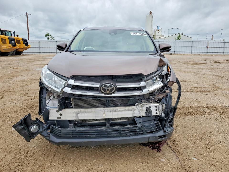 2018 Toyota Highlander მანქანა იყიდება აუქციონზე, vin: 5TDJZRFH8JS875059, აუქციონის ნომერი: 65174976