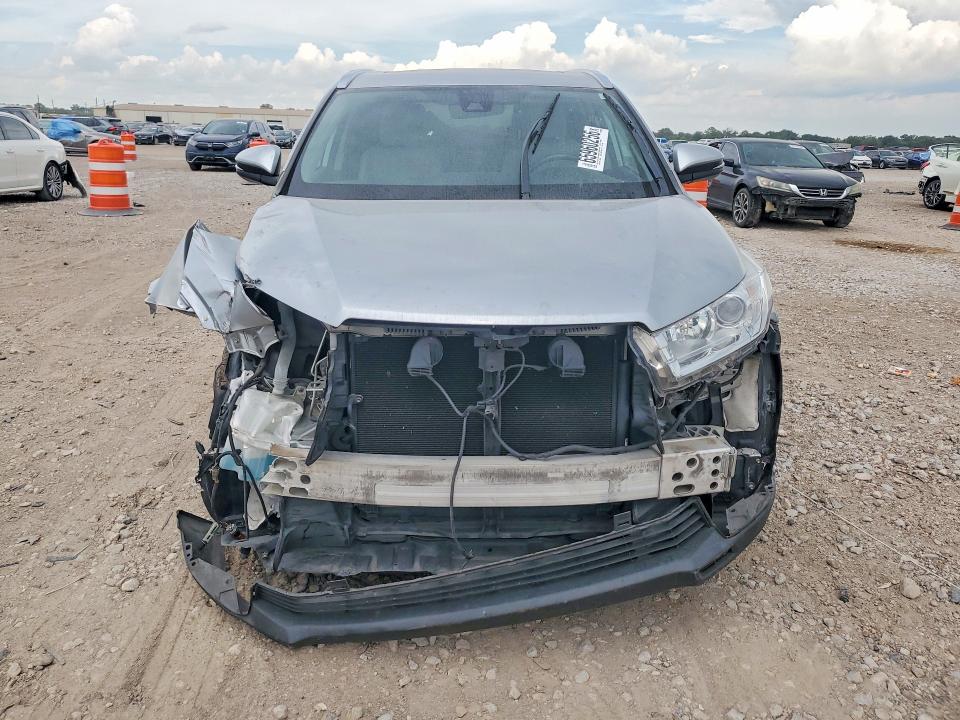 65960256 :رقم المزاد ، 5TDKZRFH2JS530386 vin ، 2018 Toyota Highlander مزاد بيع
