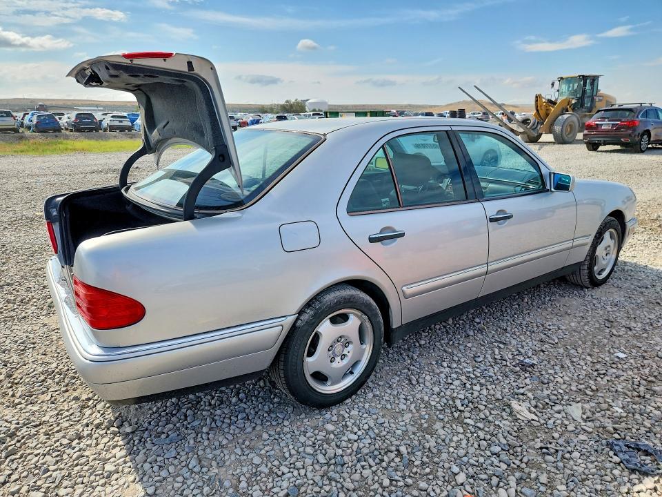 65177816 :رقم المزاد ، WDBJF65H4XA743428 vin ، 1999 Mercedes-benz E مزاد بيع
