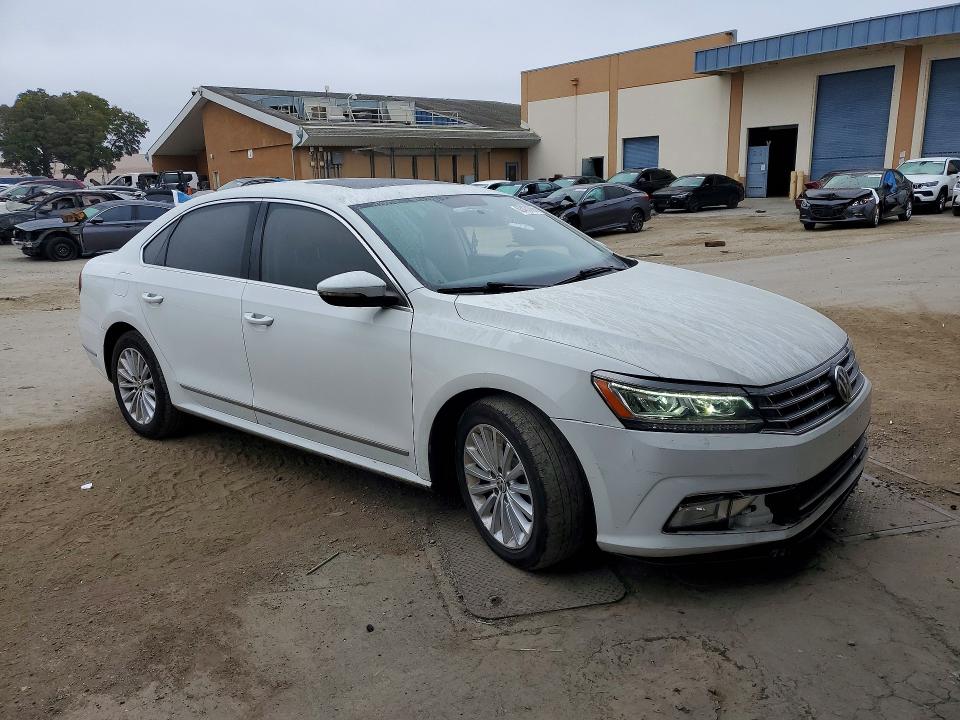 63420906 :رقم المزاد ، 1VWBT7A31HC030956 vin ، 2017 Volkswagen Passat مزاد بيع