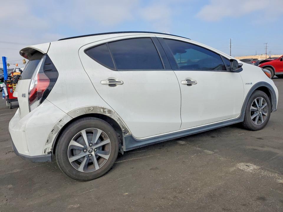 64068556 :رقم المزاد ، JTDKDTB37J1617283 vin ، 2018 Toyota Prius C مزاد بيع
