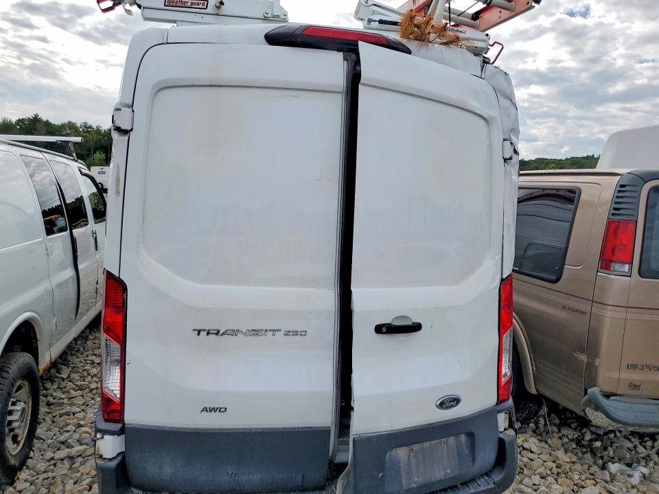 61020886 :رقم المزاد ، 1FTBR2C85NKA44874 vin ، 2022 Ford Transit مزاد بيع