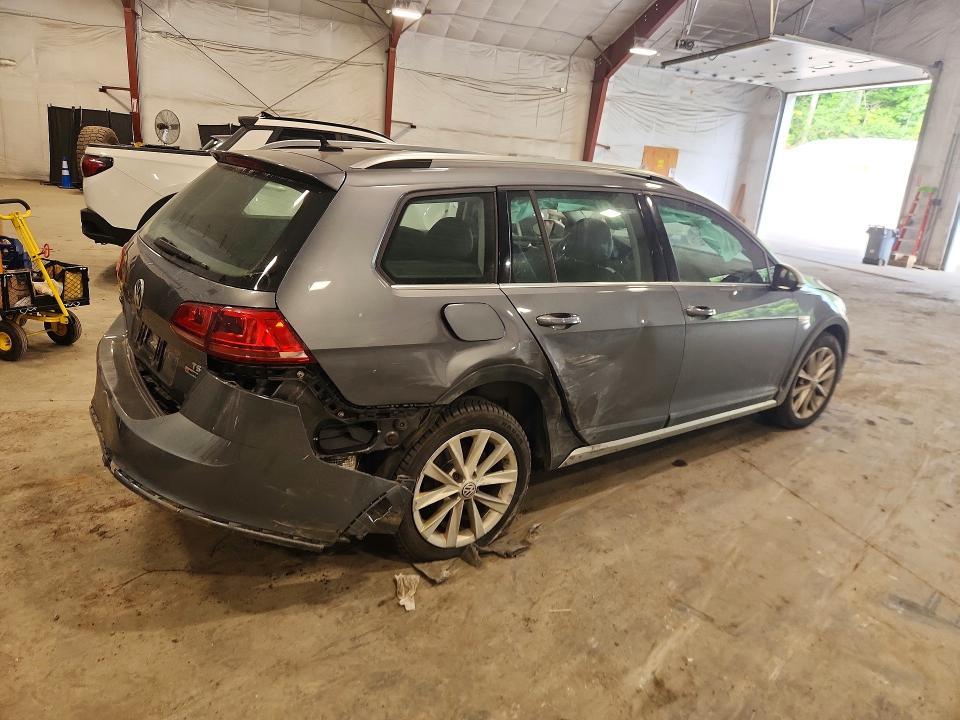 Продажа на аукционе авто 2017 Volkswagen Golf Alltrack, vin: 3VWH17AU1HM524628, номер лота: 64295266