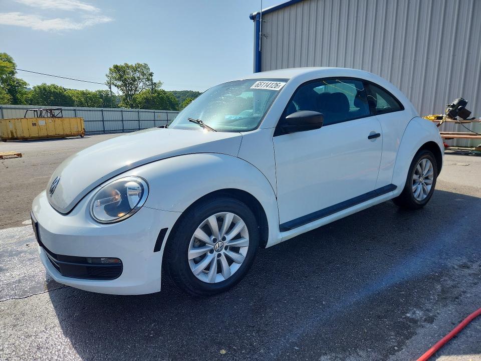 2015 Volkswagen Beetle მანქანა იყიდება აუქციონზე, vin: 3VWF17AT0FM643010, აუქციონის ნომერი: 65114126