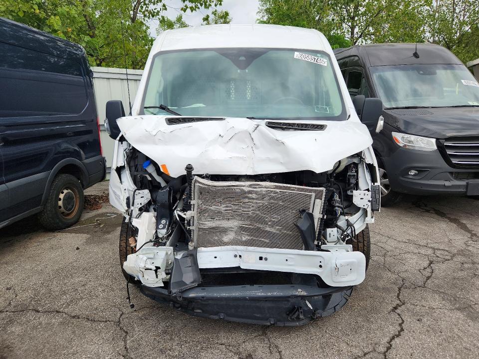 60585746 :رقم المزاد ، 1FTBR1C82NKA00681 vin ، 2022 Ford Transit مزاد بيع