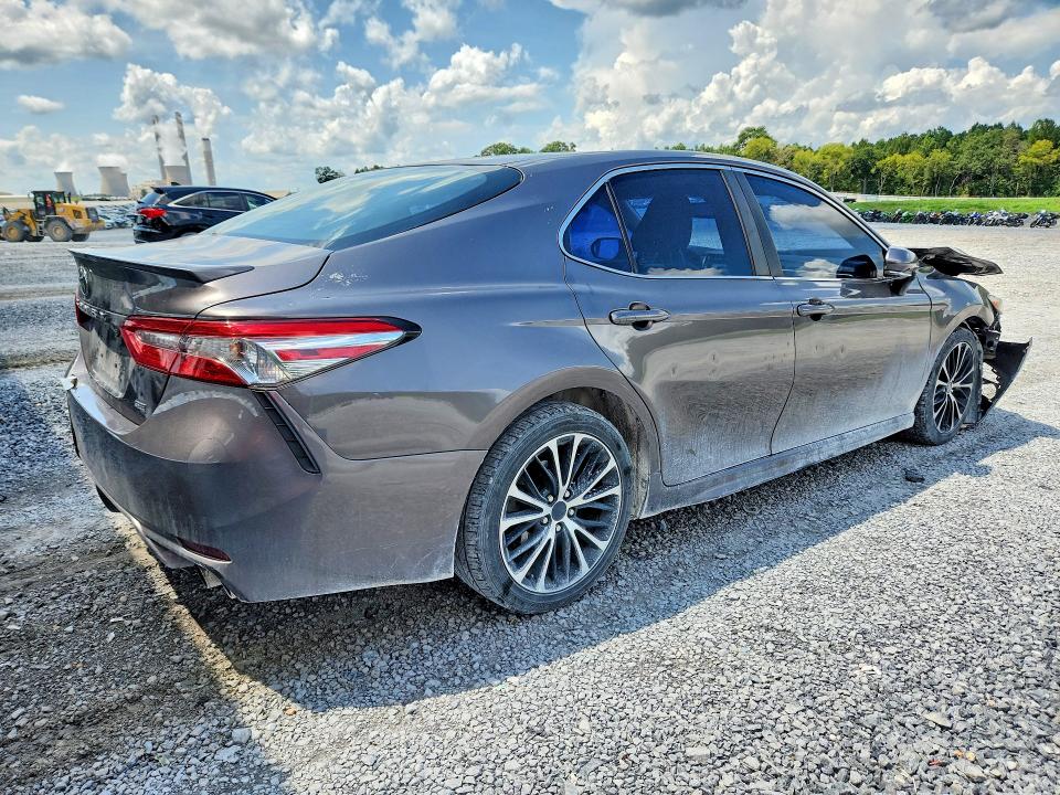 Auction sale of the 2018 Toyota Camry, vin: 4T1B11HKXJU028279, lot number: 65013866