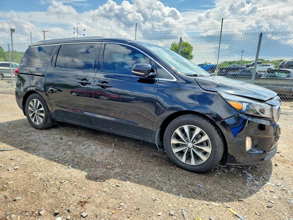 63414486 :رقم المزاد ، KNDMC5C18H6305328 vin ، 2017 Kia Sedona مزاد بيع