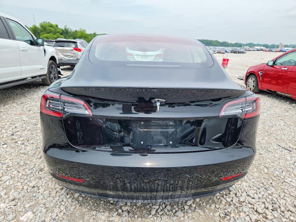 63781626 :رقم المزاد ، 5YJ3E1EA0JF039132 vin ، 2018 Tesla Model 3 مزاد بيع