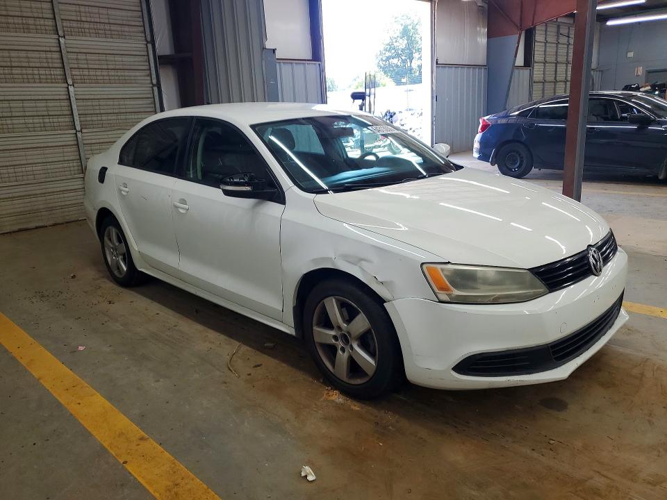 64313936 :رقم المزاد ، 3VWD17AJ6EM301629 vin ، 2014 Volkswagen Jetta مزاد بيع