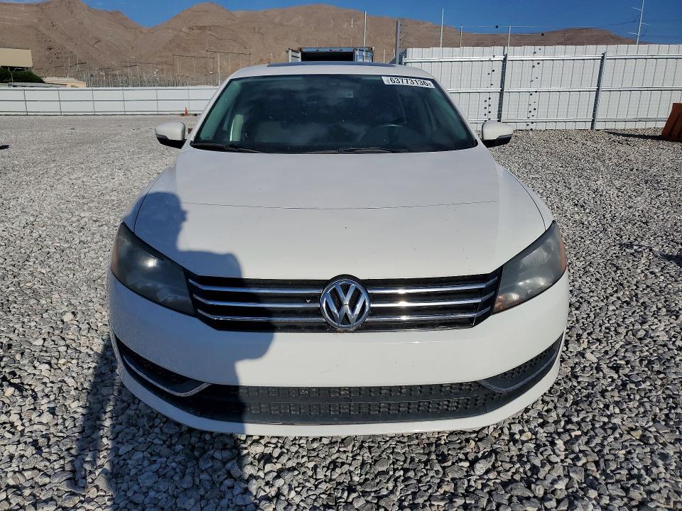 2013 Volkswagen Passat მანქანა იყიდება აუქციონზე, vin: 1VWBP7A33DC108720, აუქციონის ნომერი: 63773136