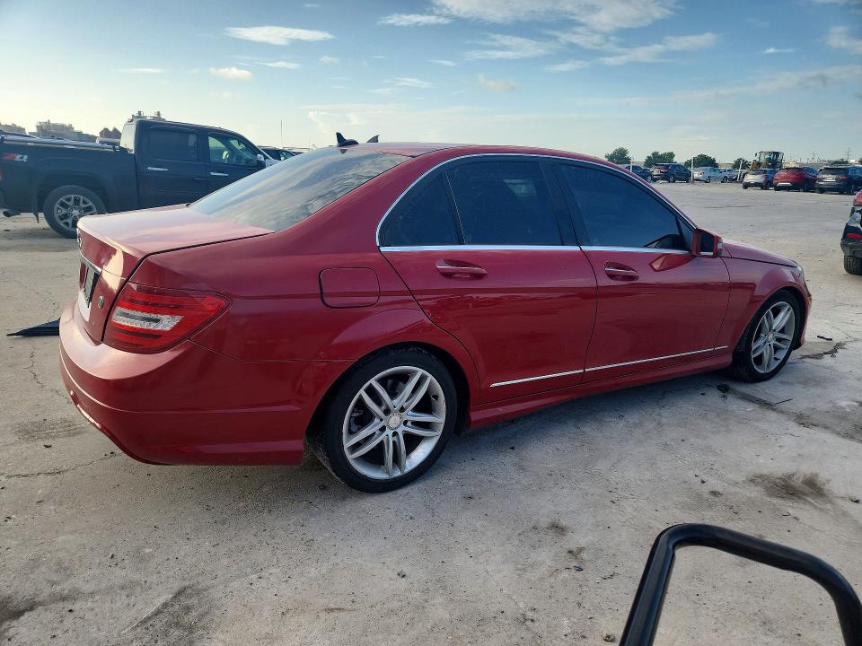 2013 Mercedes-benz C მანქანა იყიდება აუქციონზე, vin: WDDGF4HBXDR252033, აუქციონის ნომერი: 66071736