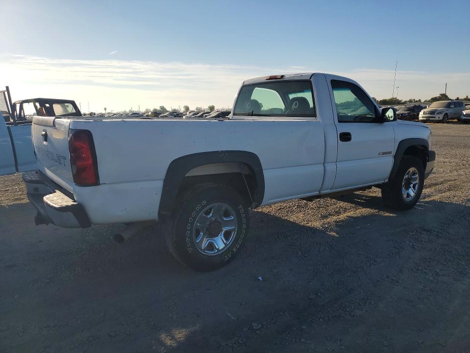 65799976 :رقم المزاد ، 1GCHC24U04E140092 vin ، 2004 Chevrolet Silverado مزاد بيع