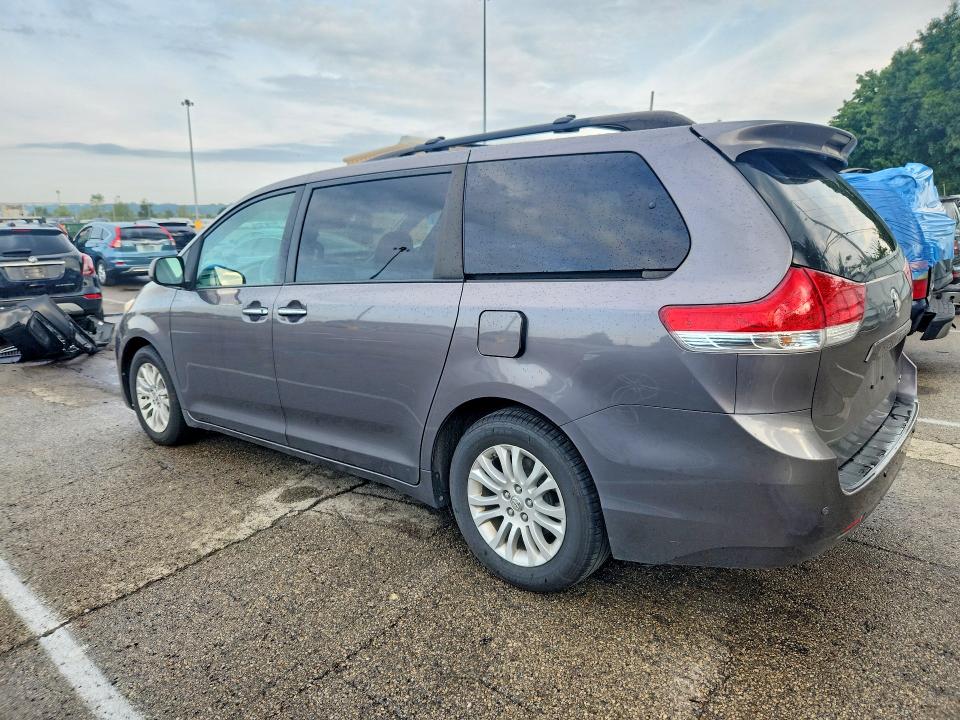 Продажа на аукционе авто 2013 Toyota Sienna, vin: 5TDYK3DC2DS321592, номер лота: 64310386