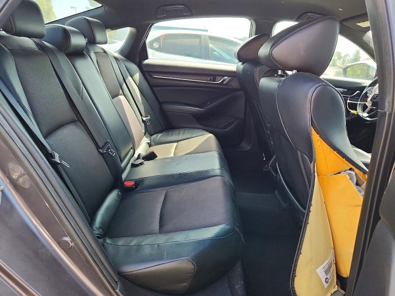 65051356 :رقم المزاد ، 1HGCV1F3XJA135246 vin ، 2018 Honda Accord مزاد بيع