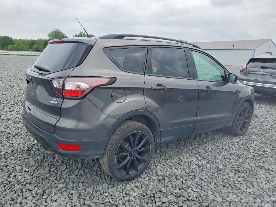 65171846 :رقم المزاد ، 1FMCU0G97HUE32039 vin ، 2017 Ford Escape مزاد بيع