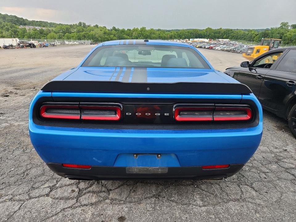 63936926 :رقم المزاد ، 2C3CDZBT1JH328025 vin ، 2018 Dodge Challenger مزاد بيع