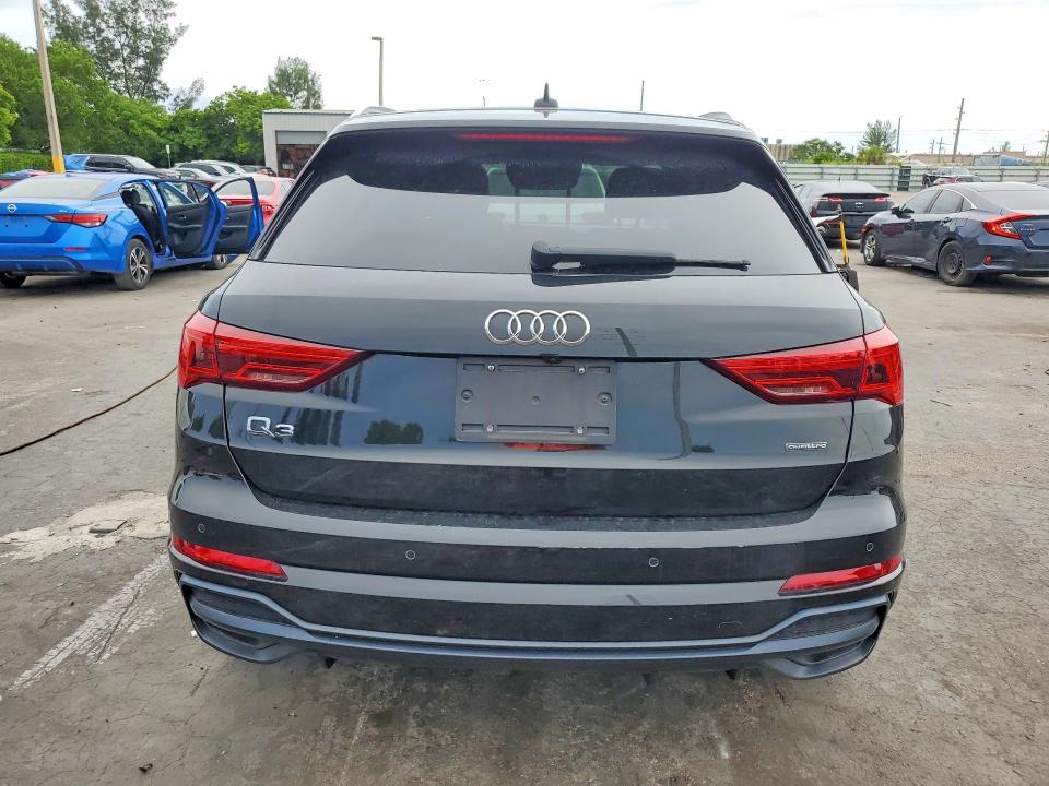 63221946 :رقم المزاد ، WA1EECF38M1048737 vin ، 2021 Audi Q3 مزاد بيع