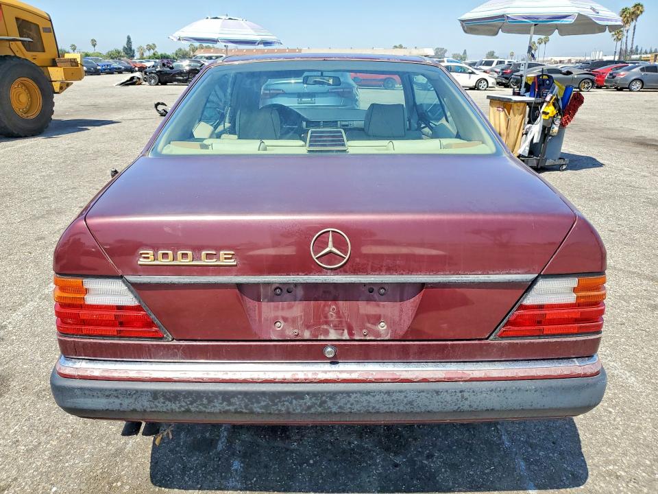63934186 :رقم المزاد ، WDBEA51D6NB657915 vin ، 1992 Mercedes-benz 300 مزاد بيع
