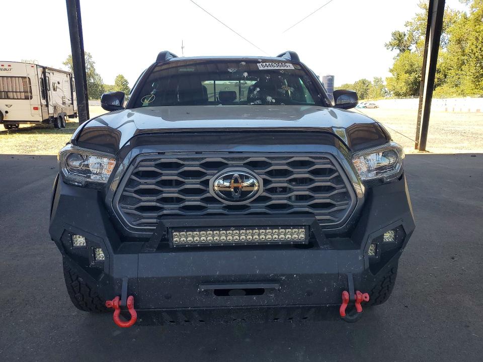 64463686 :رقم المزاد ، 3TYCZ5AN4NT079823 vin ، 2022 Toyota Tacoma مزاد بيع