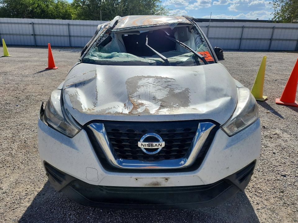 Продажа на аукционе авто 2018 Nissan Kicks, vin: 3N1CP5CU1JL516637, номер лота: 64912406