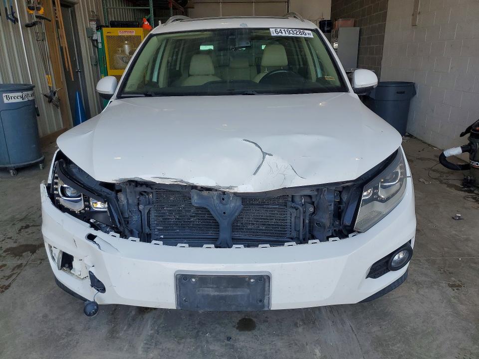 2013 Volkswagen Tiguan მანქანა იყიდება აუქციონზე, vin: WVGBV7AX2DW501582, აუქციონის ნომერი: 64193286