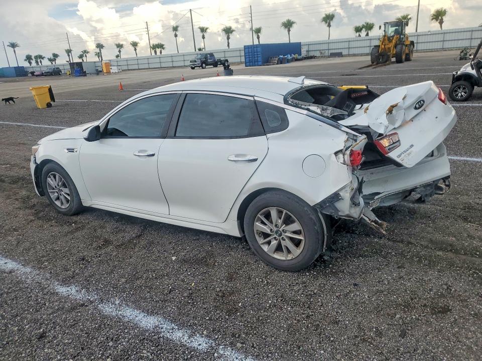 2017 Kia Optima მანქანა იყიდება აუქციონზე, vin: 5XXGT4L37HG127437, აუქციონის ნომერი: 64212416