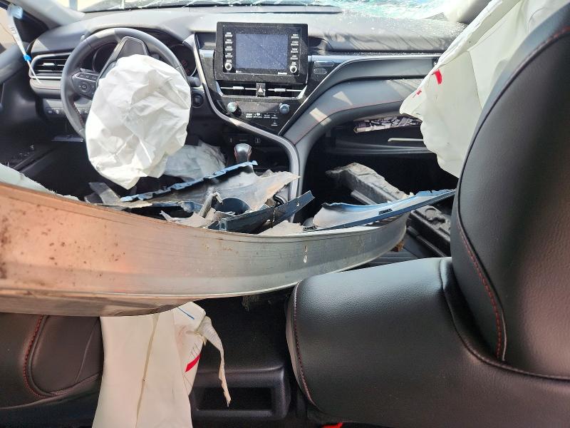 64251096 :رقم المزاد ، 4T1KZ1AK6NU060414 vin ، 2022 Toyota Camry مزاد بيع