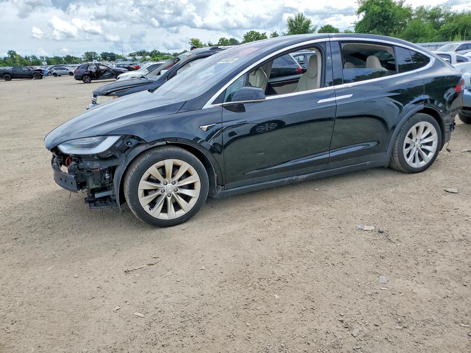 Продажа на аукционе авто 2017 Tesla Model X, vin: 5YJXCAE2XHF075727, номер лота: 64360226