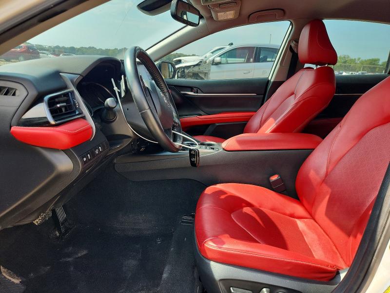 63447966 :رقم المزاد ، 4T1K61AK0NU030706 vin ، 2022 Toyota Camry مزاد بيع