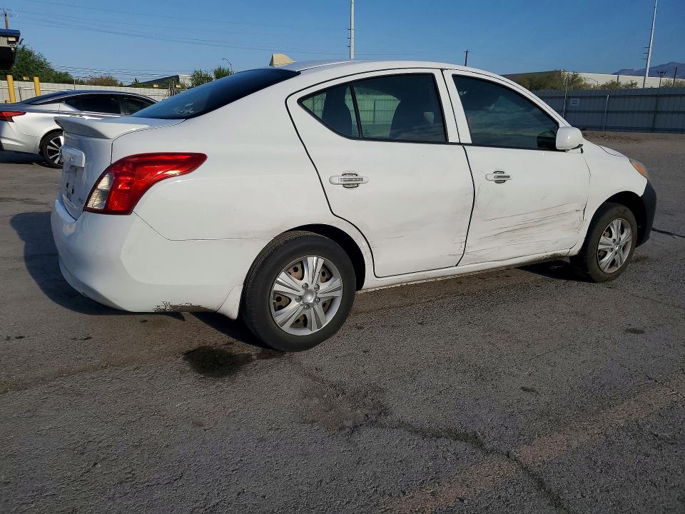 64673086 :رقم المزاد ، 3N1CN7AP0EL855619 vin ، 2014 Nissan Versa مزاد بيع