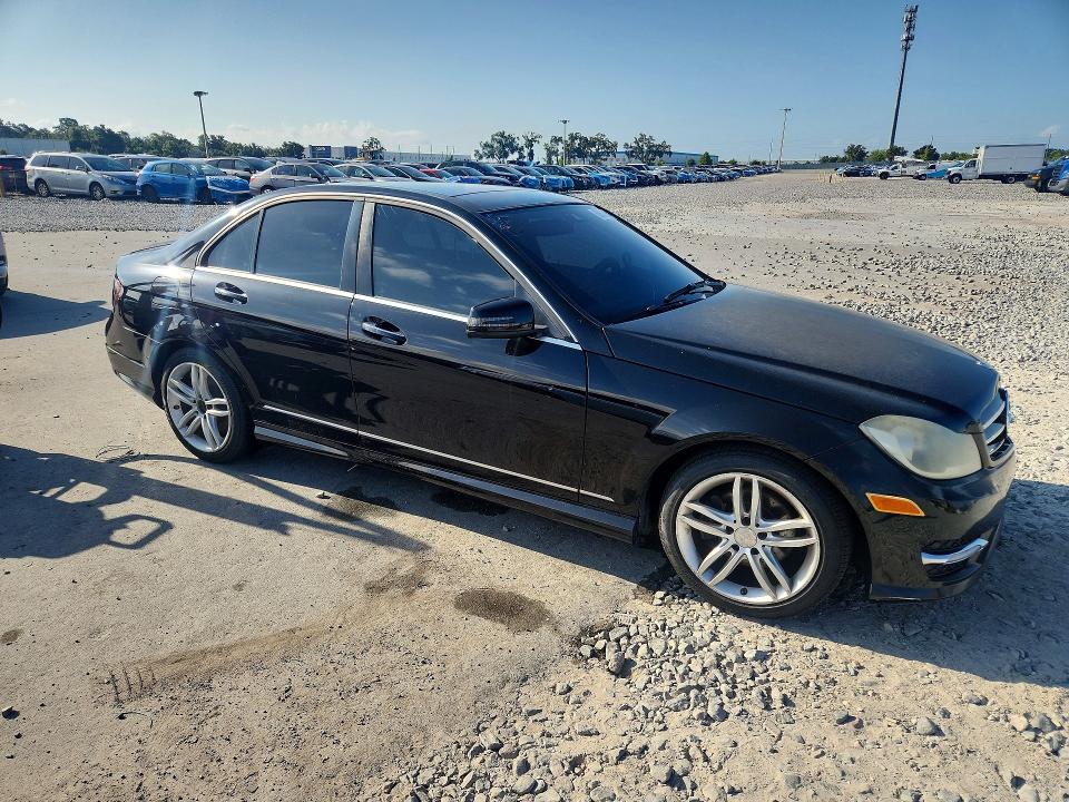 Продажа на аукционе авто 2014 Mercedes-benz C, vin: WDDGF4HB5EA952090, номер лота: 65631676