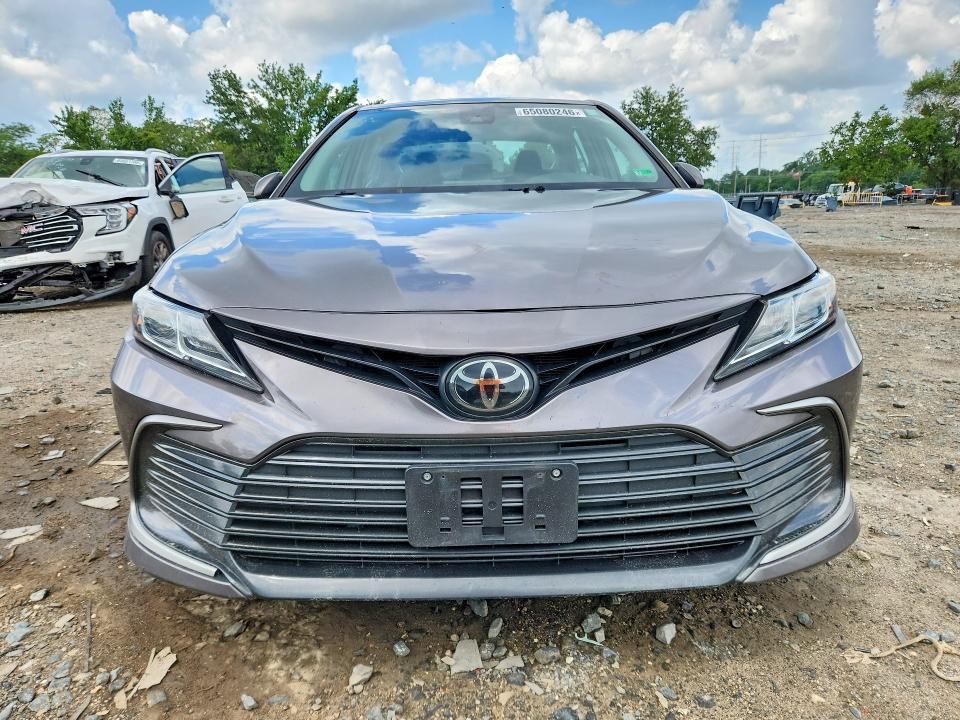 65080246 :رقم المزاد ، 4T1C11BKXPU094255 vin ، 2023 Toyota Camry مزاد بيع