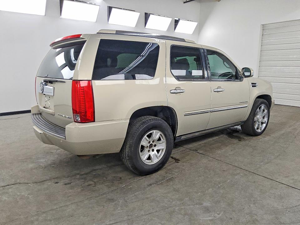 2011 Cadillac Escalade მანქანა იყიდება აუქციონზე, vin: 1GYS4CEF2BR148588, აუქციონის ნომერი: 61074036