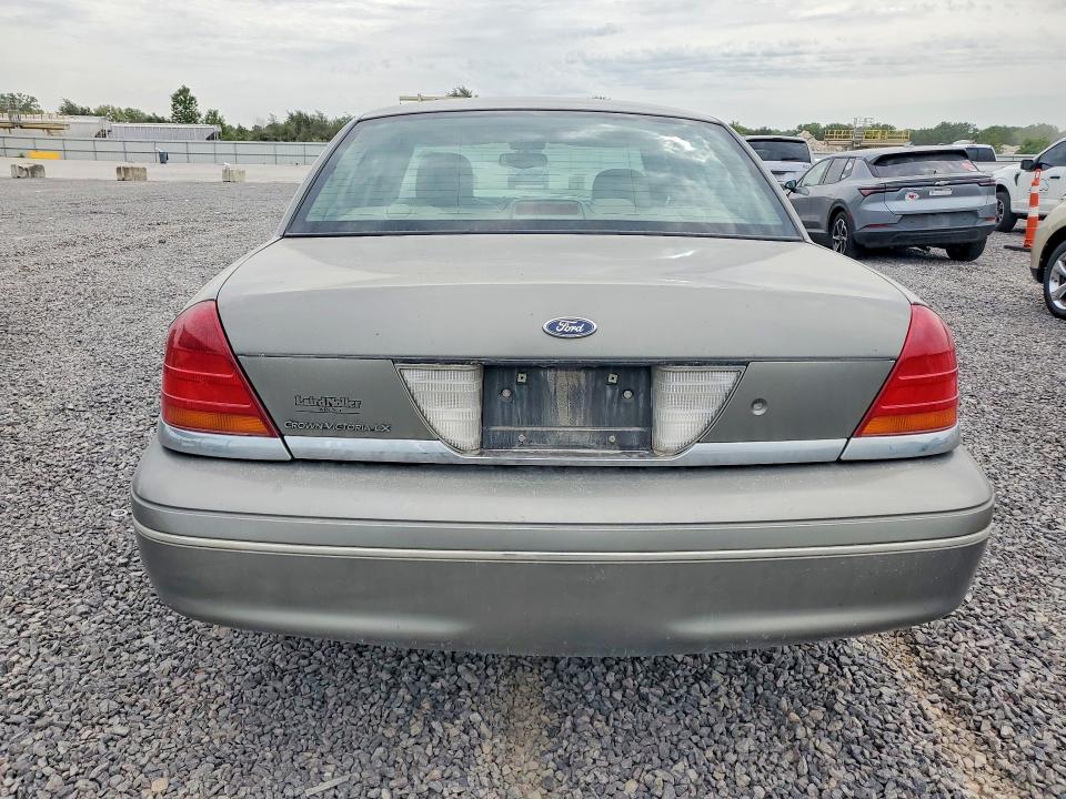 65216366 :رقم المزاد ، 2FAFP74W43X130761 vin ، 2003 Ford Crown Victoria مزاد بيع
