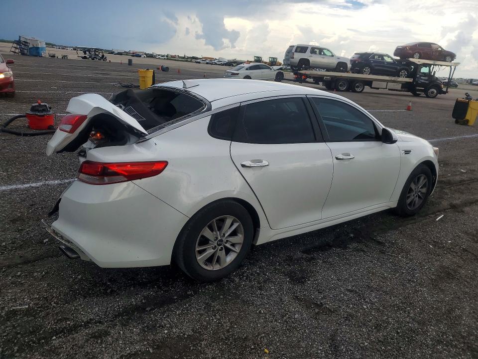 2017 Kia Optima მანქანა იყიდება აუქციონზე, vin: 5XXGT4L37HG127437, აუქციონის ნომერი: 64212416