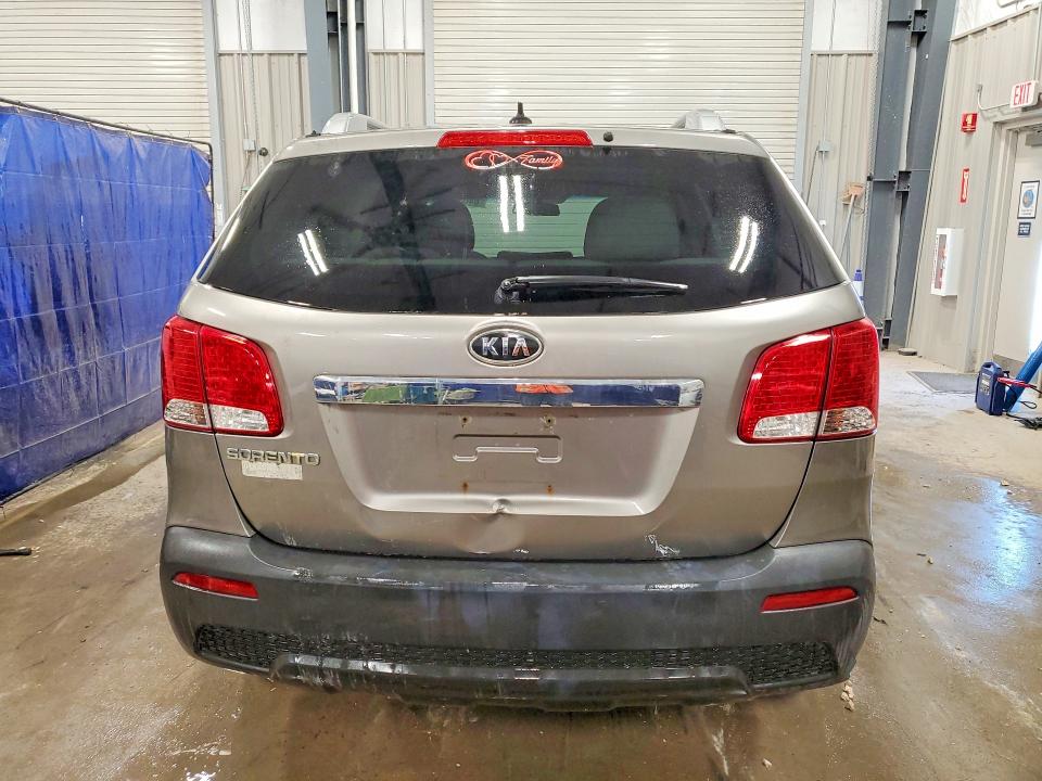 2011 Kia Sorento მანქანა იყიდება აუქციონზე, vin: 5XYKTDA21BG116988, აუქციონის ნომერი: 64034666