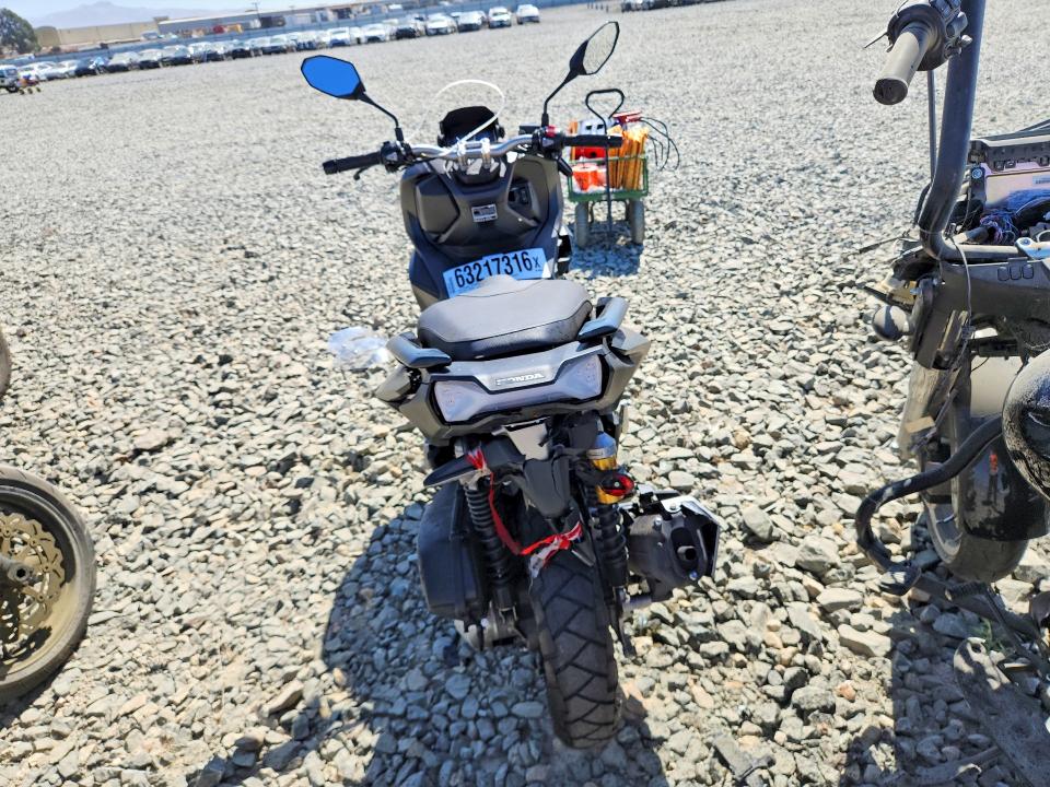 63217316 :رقم المزاد ، MLHKF5454S5101328 vin ، 2025 Honda Adv160 مزاد بيع