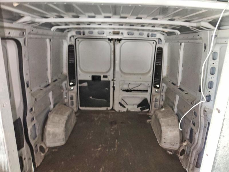 64788436 :رقم المزاد ، 3C6TRVAG2HE551374 vin ، 2017 Ram Promaster 1500 مزاد بيع