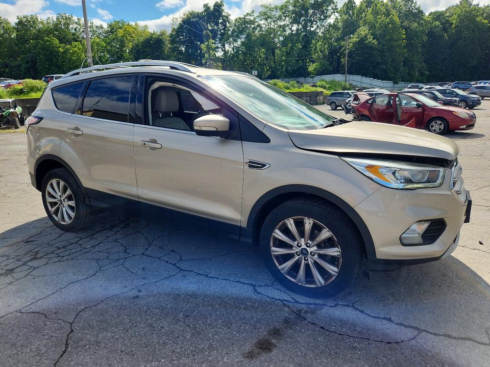Продажа на аукционе авто 2017 Ford Escape, vin: 1FMCU0JD9HUD90373, номер лота: 63551996