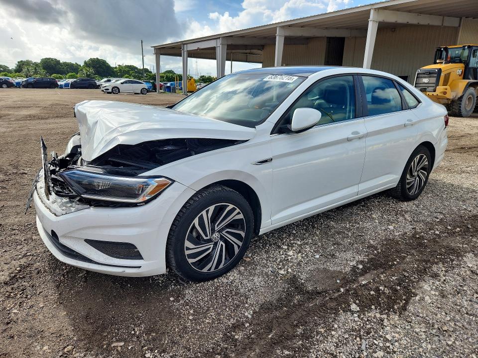 63676216 :رقم المزاد ، 3VWG57BU6MM008239 vin ، 2021 Volkswagen Jetta مزاد بيع