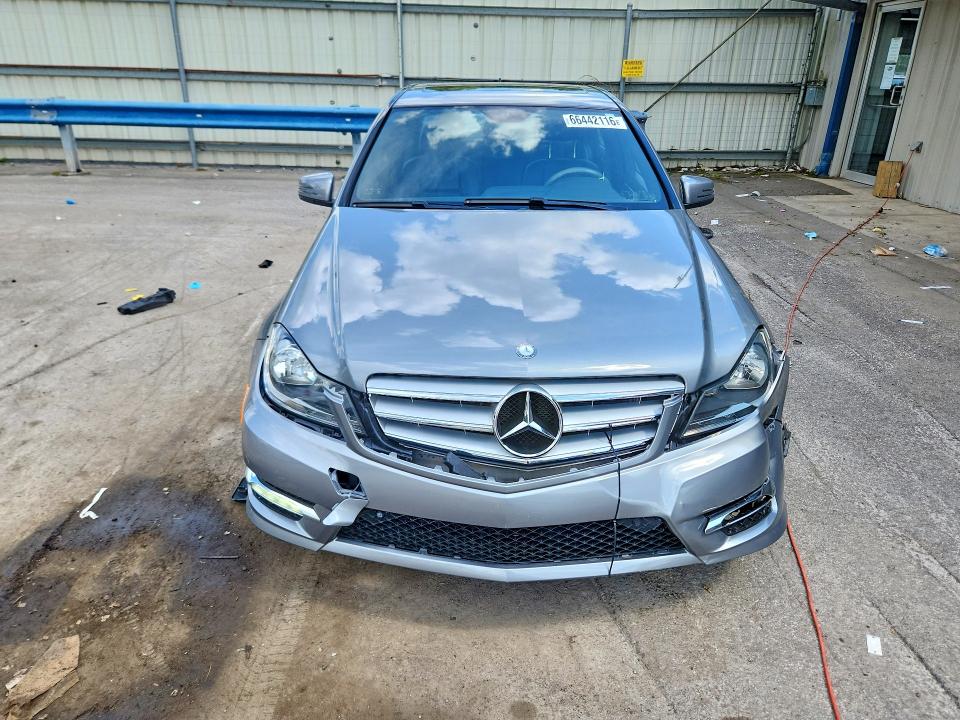 Продажа на аукционе авто 2013 Mercedes-benz C, vin: WDDGF8AB2DR277249, номер лота: 66442116